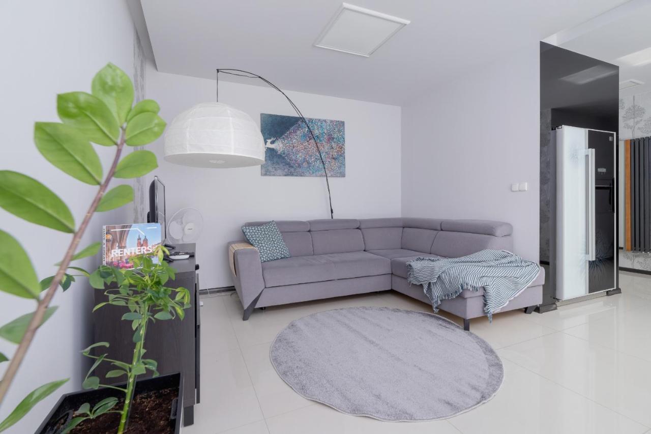 Wonderful Apartment Garden Residence By Noclegi Renters Krakow Bagian luar foto