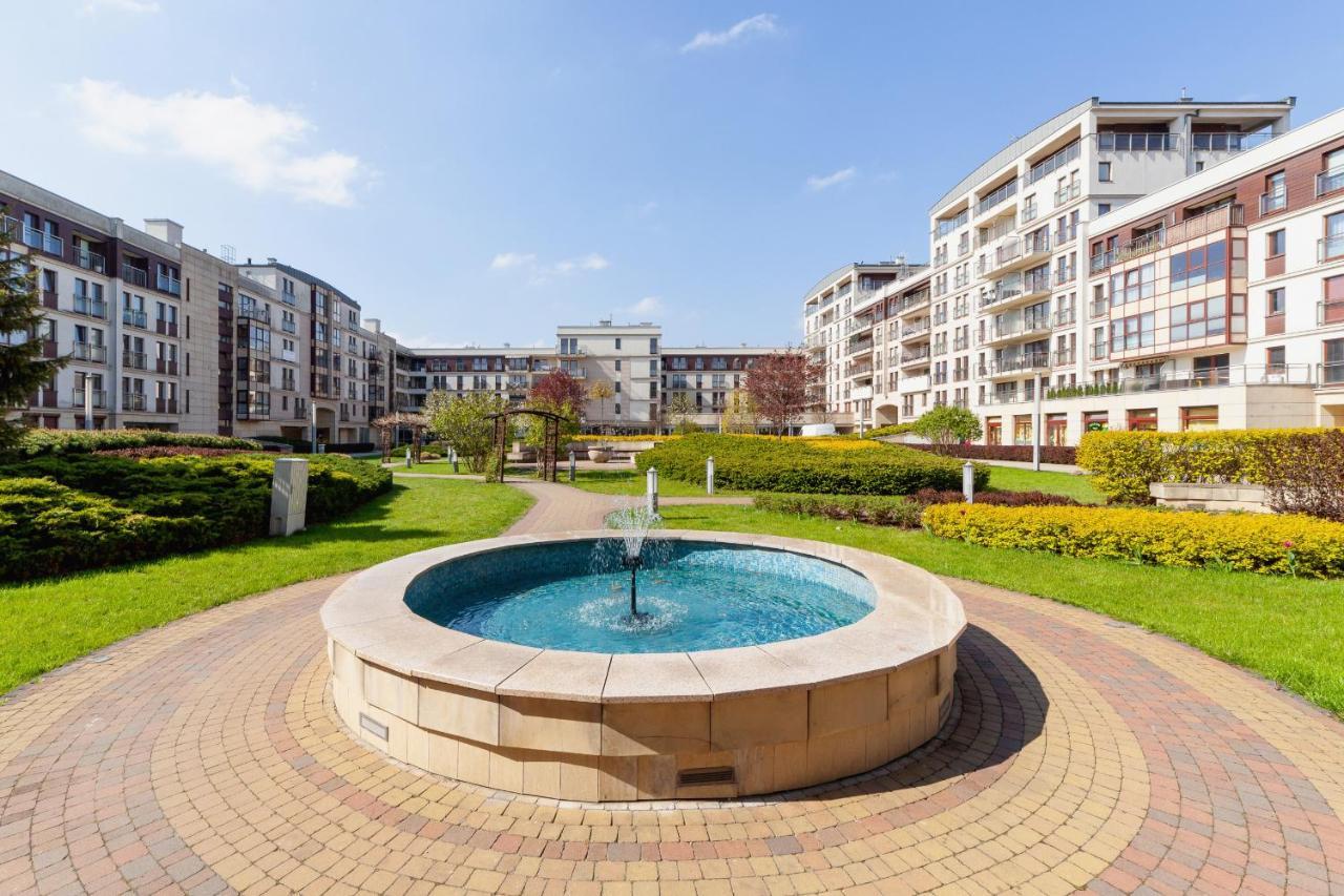 Wonderful Apartment Garden Residence By Noclegi Renters Krakow Bagian luar foto