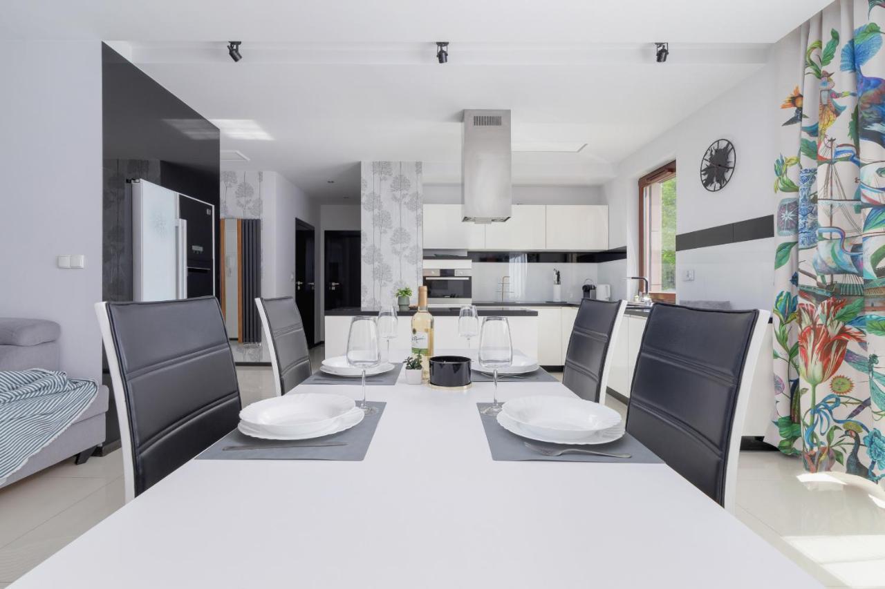 Wonderful Apartment Garden Residence By Noclegi Renters Krakow Bagian luar foto