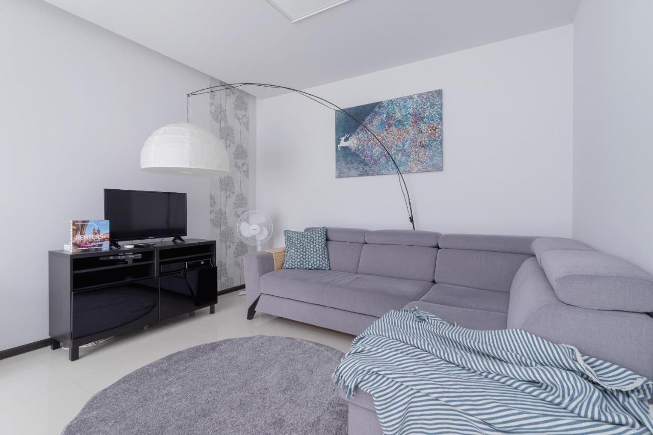 Wonderful Apartment Garden Residence By Noclegi Renters Krakow Bagian luar foto