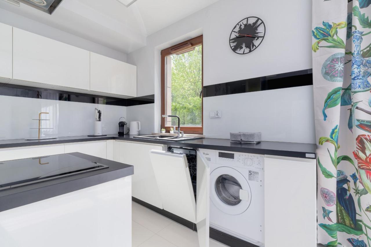 Wonderful Apartment Garden Residence By Noclegi Renters Krakow Bagian luar foto