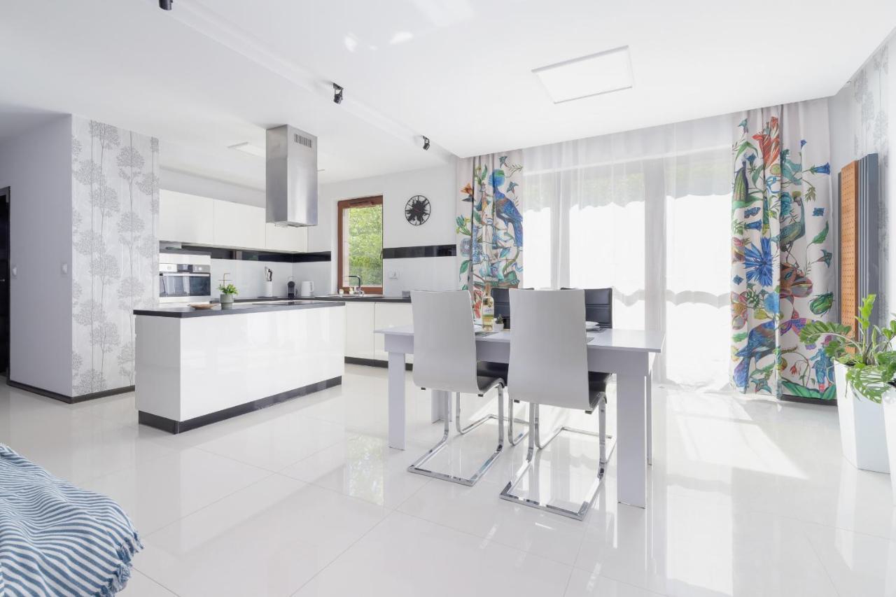 Wonderful Apartment Garden Residence By Noclegi Renters Krakow Bagian luar foto