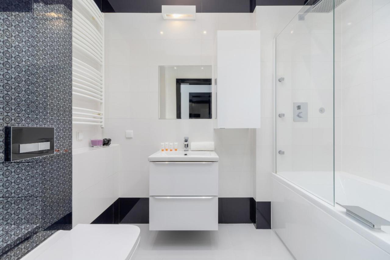 Wonderful Apartment Garden Residence By Noclegi Renters Krakow Bagian luar foto