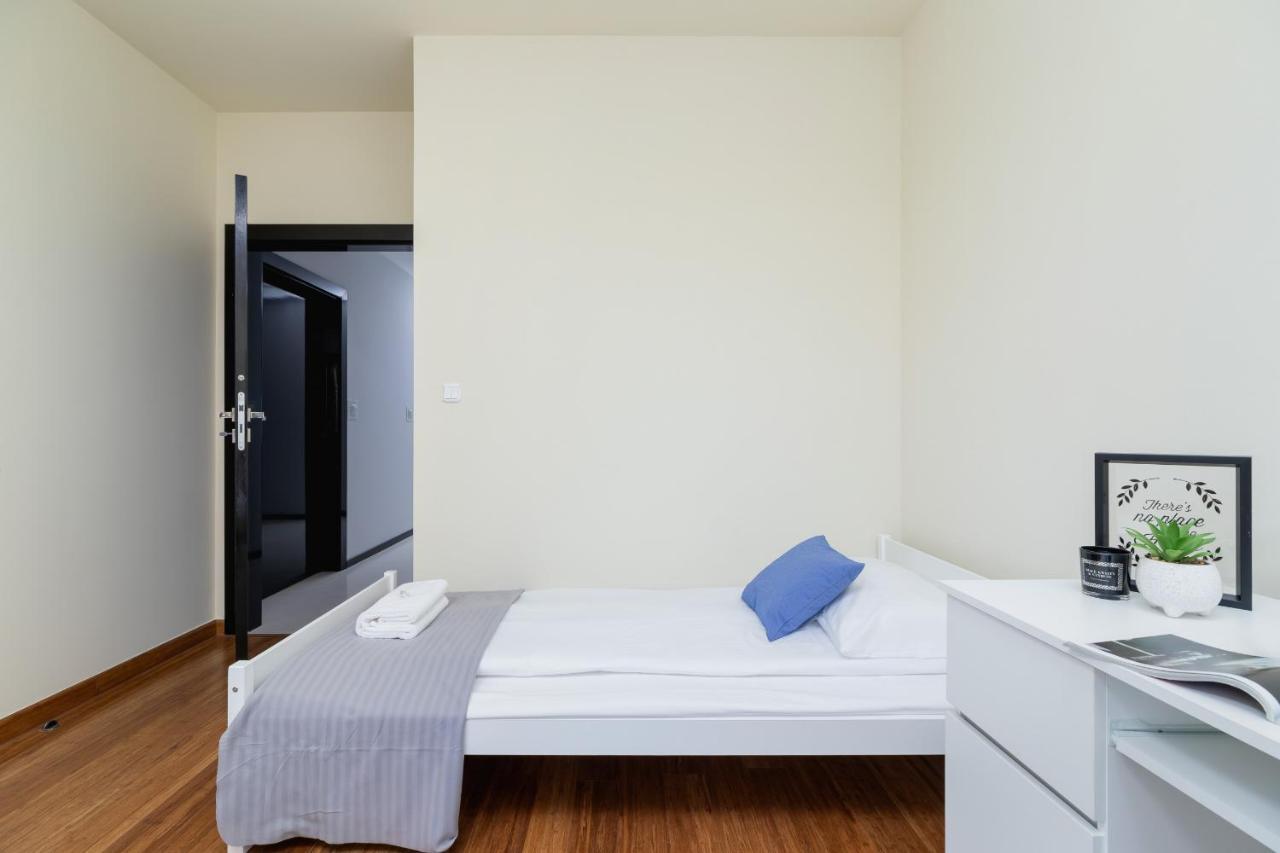 Wonderful Apartment Garden Residence By Noclegi Renters Krakow Bagian luar foto